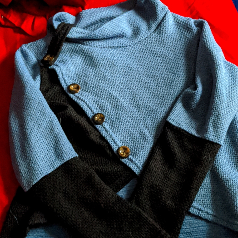Large blue and black Long sleeve v neck blouse